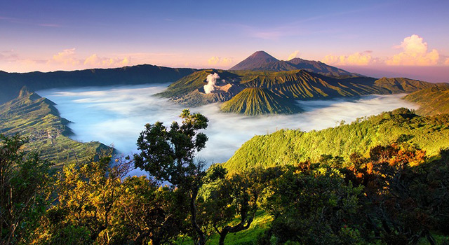 Menjelajah Indonesia, Negeri Seribu Pulau yang Memikat